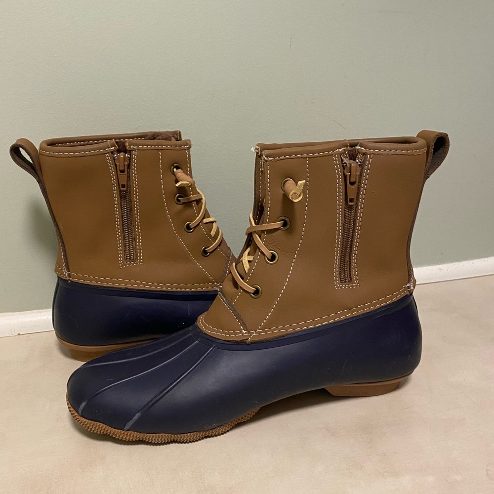 Women’s winter boots size 10. Only wore a few times. Great condition!